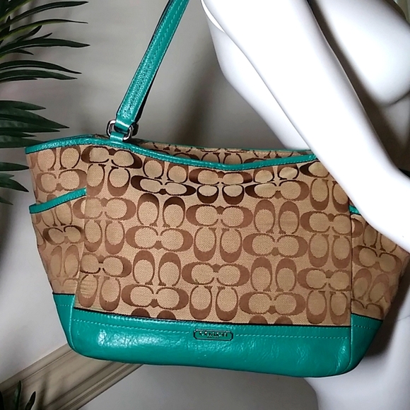 Sold Coach Park signature Carrie tote jacquard print with green leather trim - Picture 1 of 10